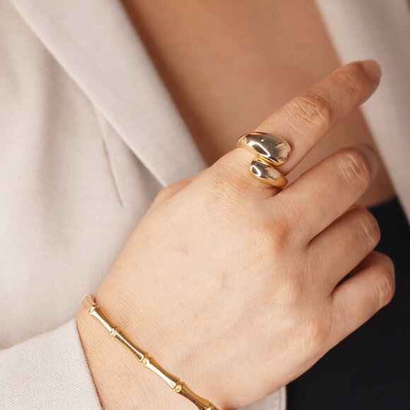 Sleek Bone-Inspired Stainless Steel Bangle - Minimalist Style - Picture 2 of 4